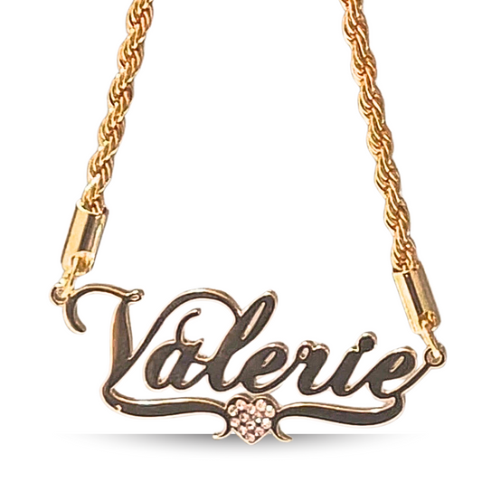 Collar con nombre personalizado con corazón de cristal