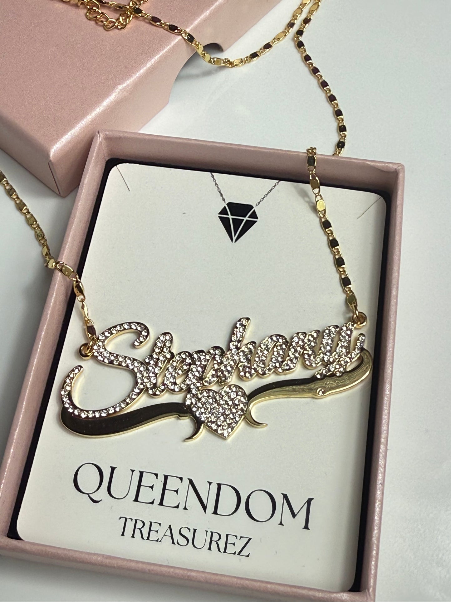 Collar con nombre personalizado de cristal