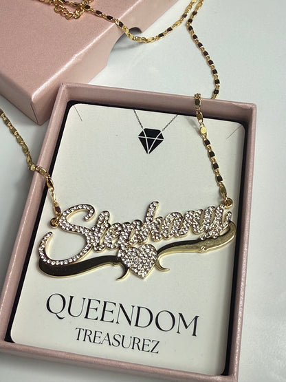 Collar con nombre personalizado de cristal