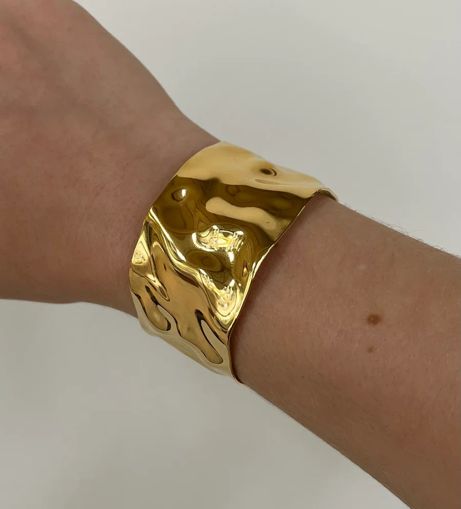 18k Cierra Cuff Bracelet