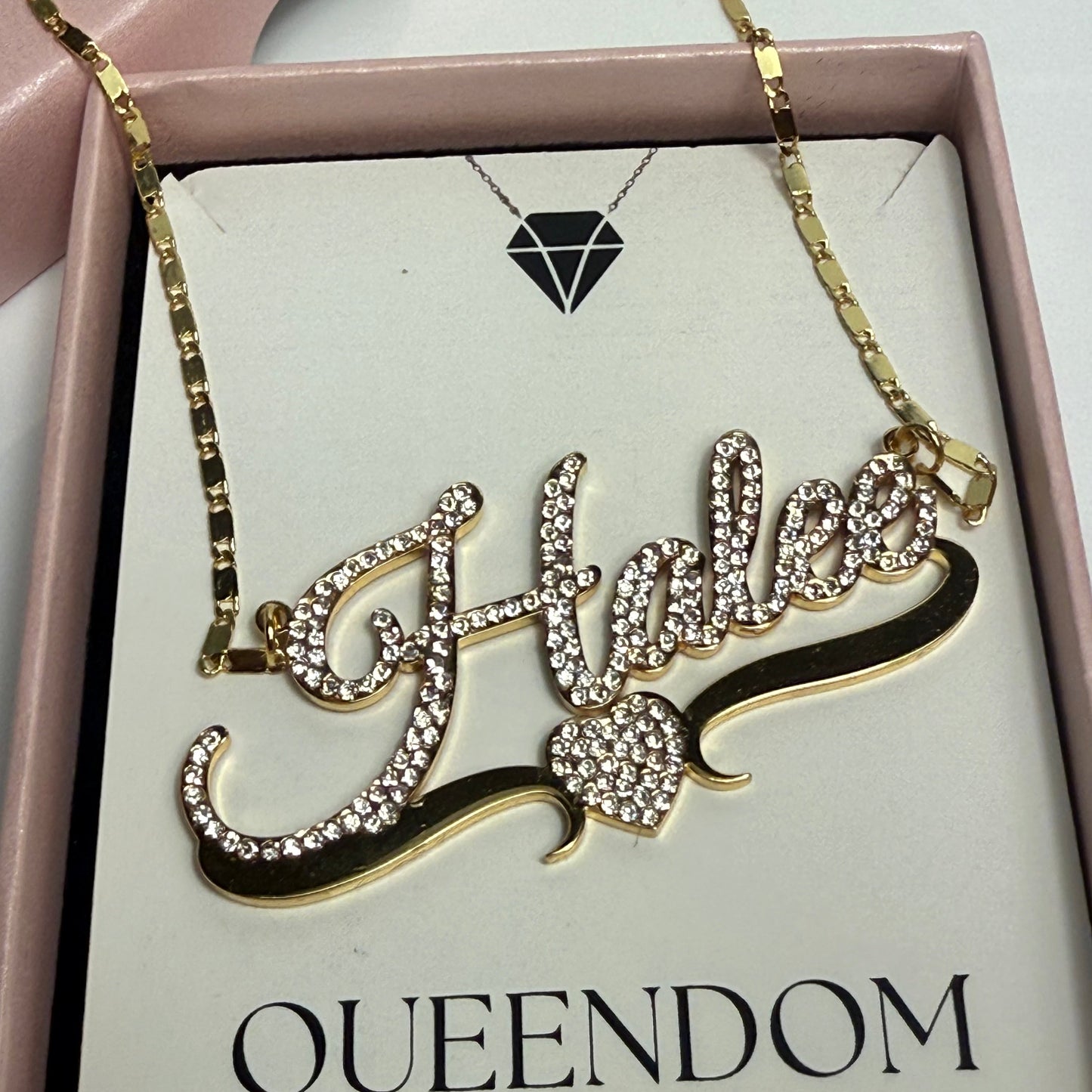 Necklace with decorative clasp on a 'Queendom Treasurez' card