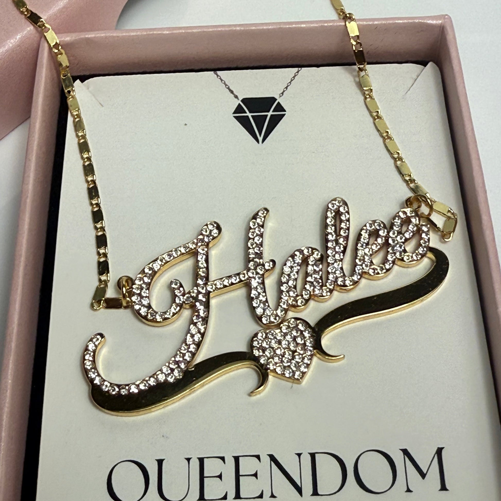 Necklace with decorative clasp on a 'Queendom Treasurez' card