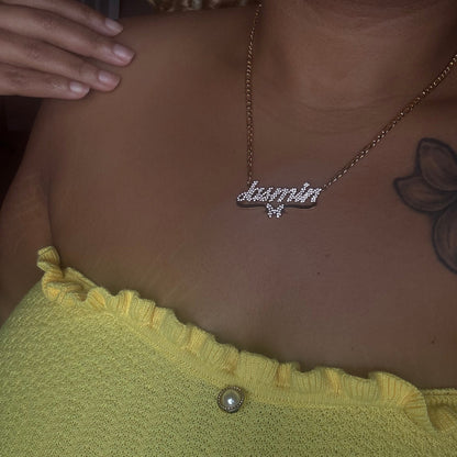 Collar de mariposa con nombre personalizado de cristal