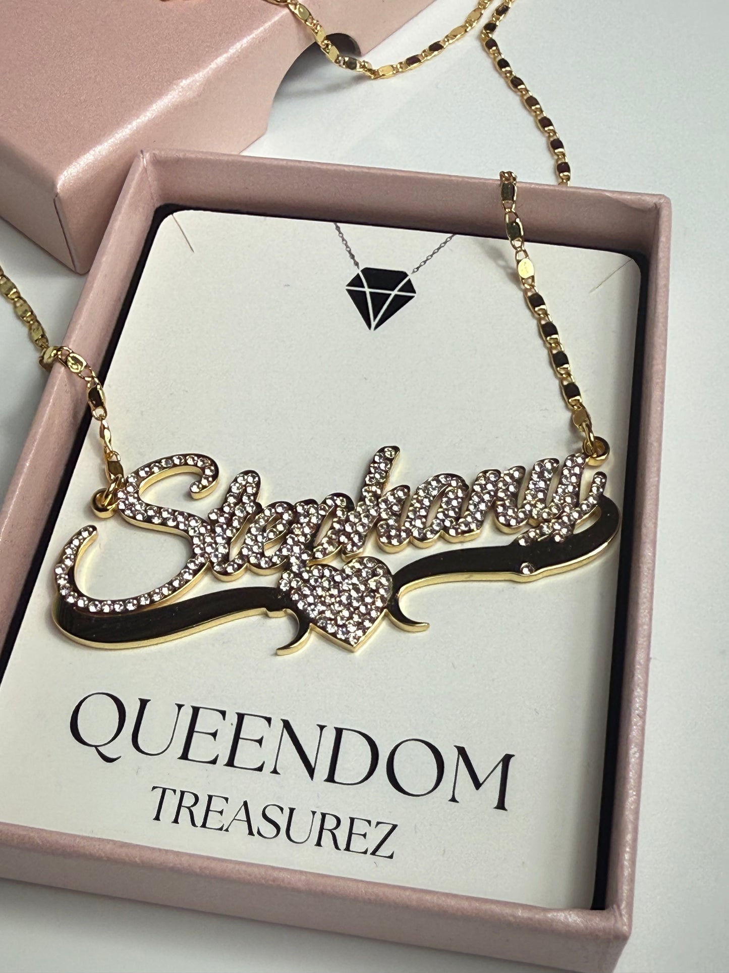 Collar con nombre personalizado de cristal