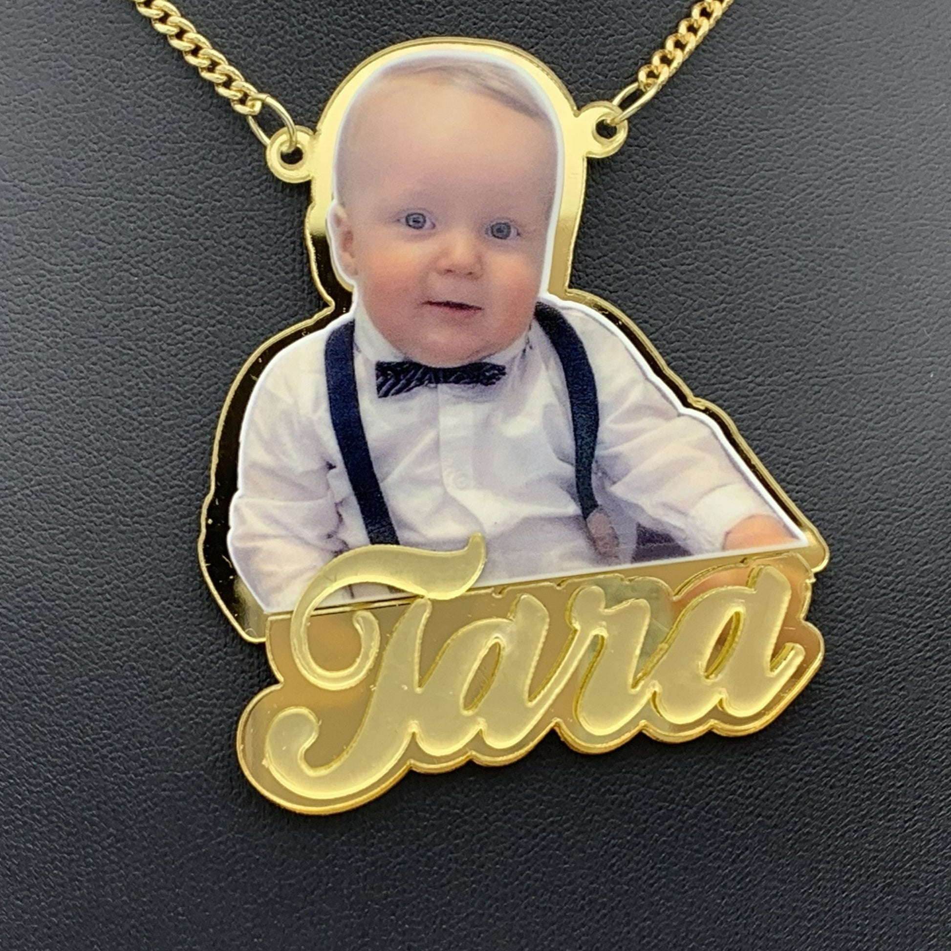 Custom acrylic photo nameplate necklace with personalized photo and name, combining style and sentimentality - Queendom Treasurez