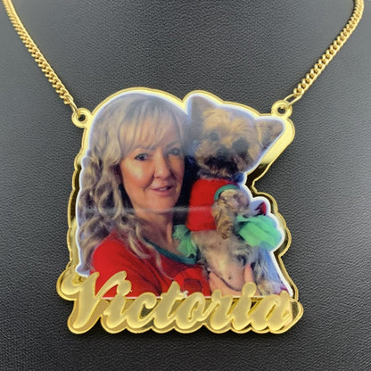 Custom acrylic photo nameplate necklace with personalized photo and name, combining style and sentimentality - Queendom Treasurez