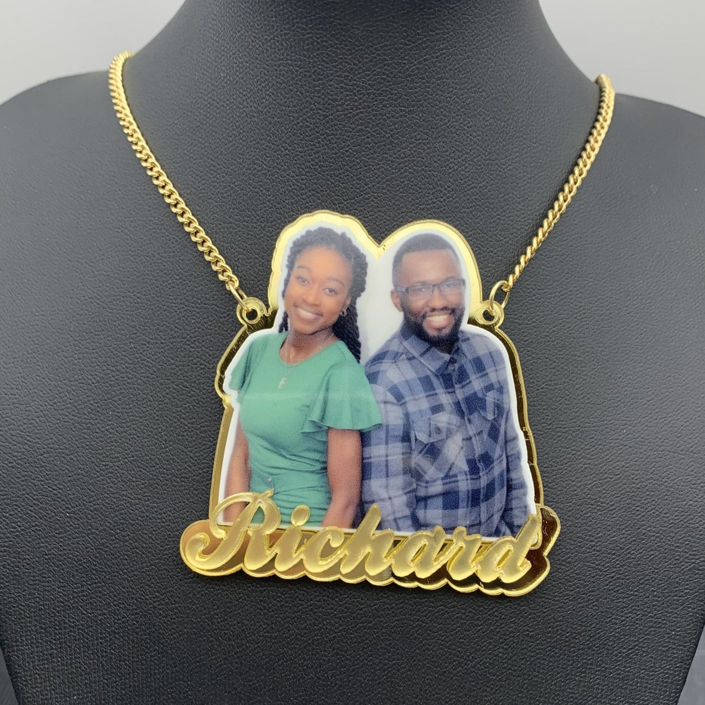 Custom acrylic photo nameplate necklace with personalized photo and name, combining style and sentimentality - Queendom Treasurez