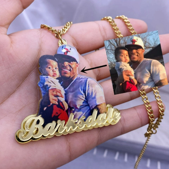 Custom acrylic photo nameplate necklace with personalized photo and name, combining style and sentimentality - Queendom Treasurez