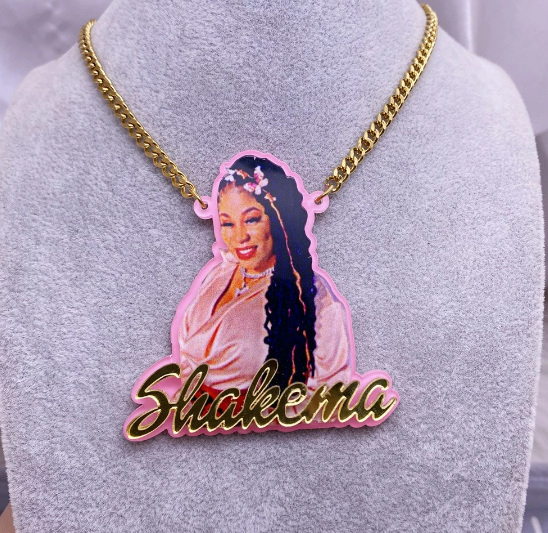 Custom acrylic photo nameplate necklace with personalized photo and name, combining style and sentimentality - Queendom Treasurez